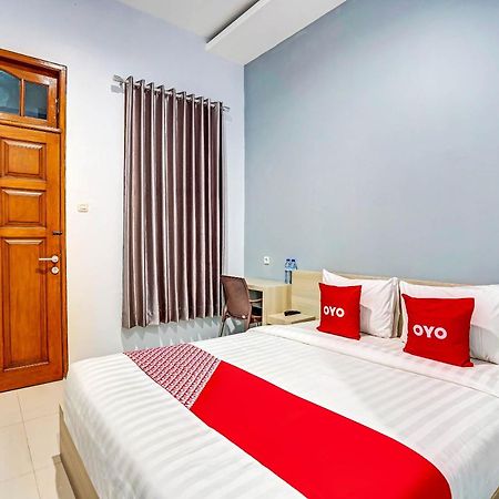 Oyo 90891 Parang Kusumo Residence Krembangan Εξωτερικό φωτογραφία