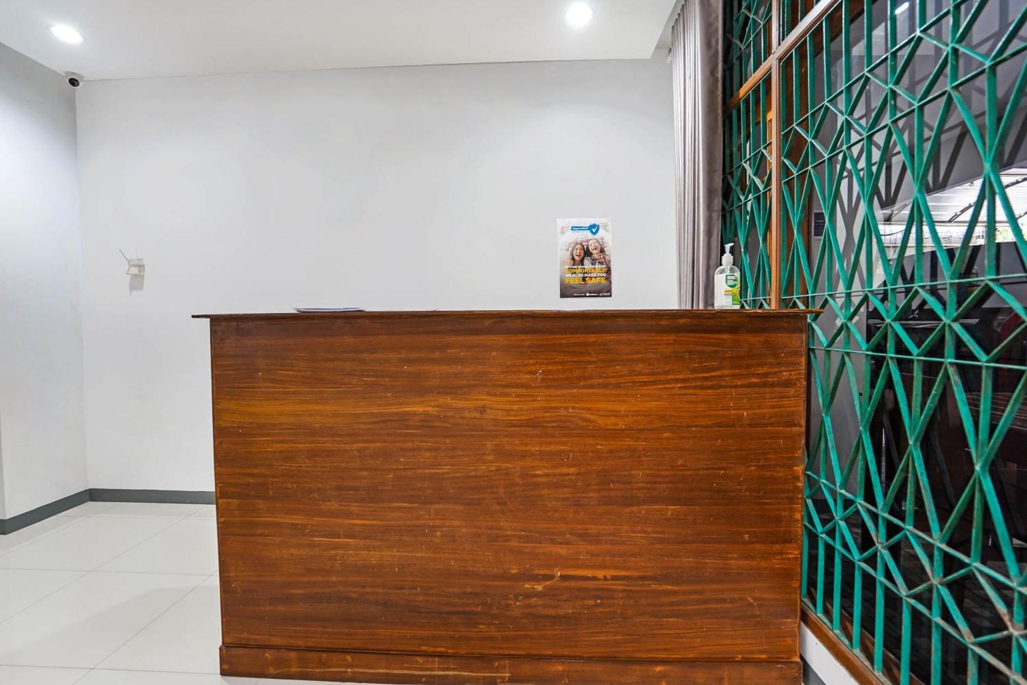 Oyo 90891 Parang Kusumo Residence Krembangan Εξωτερικό φωτογραφία