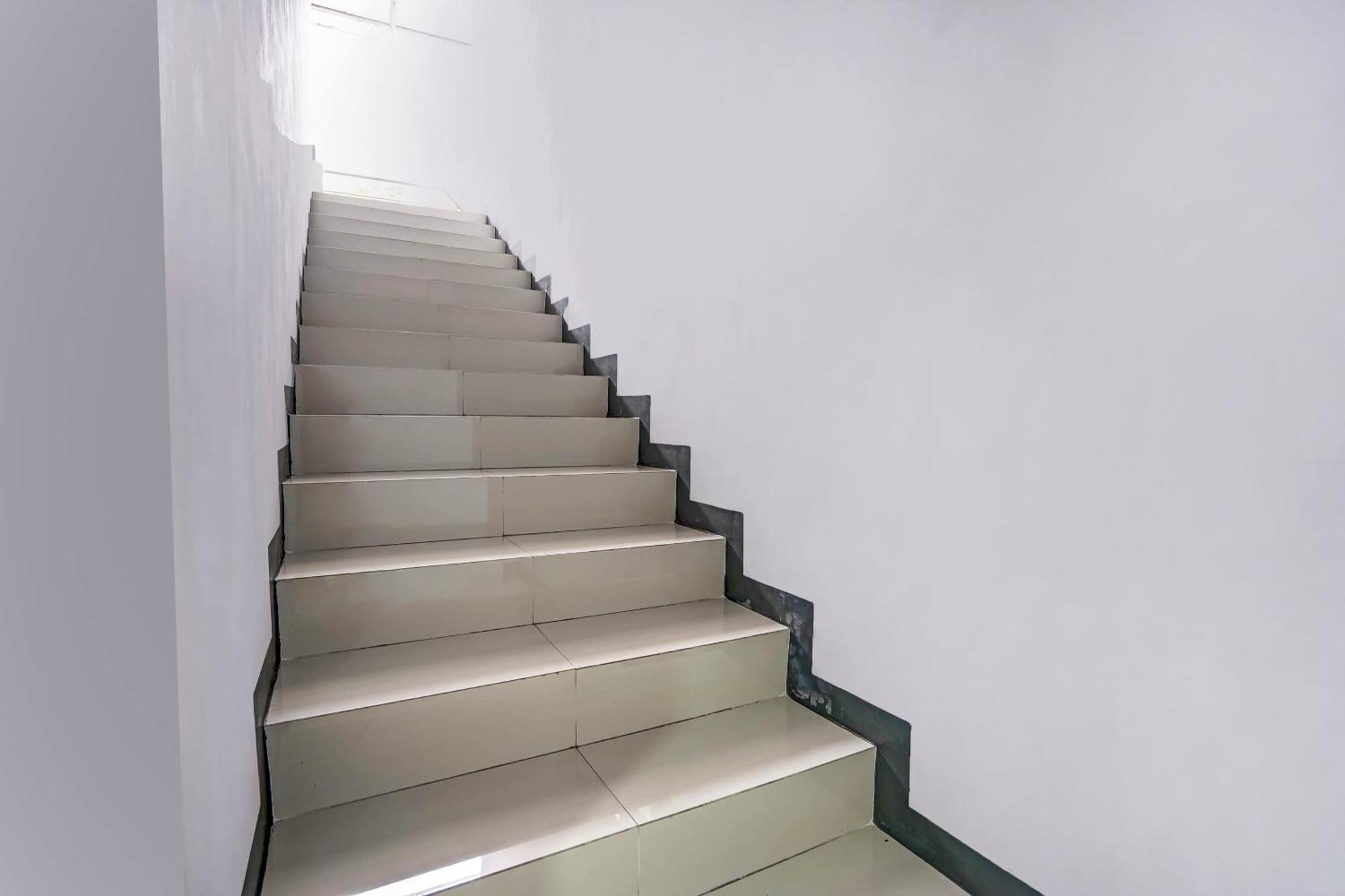 Oyo 90891 Parang Kusumo Residence Krembangan Εξωτερικό φωτογραφία
