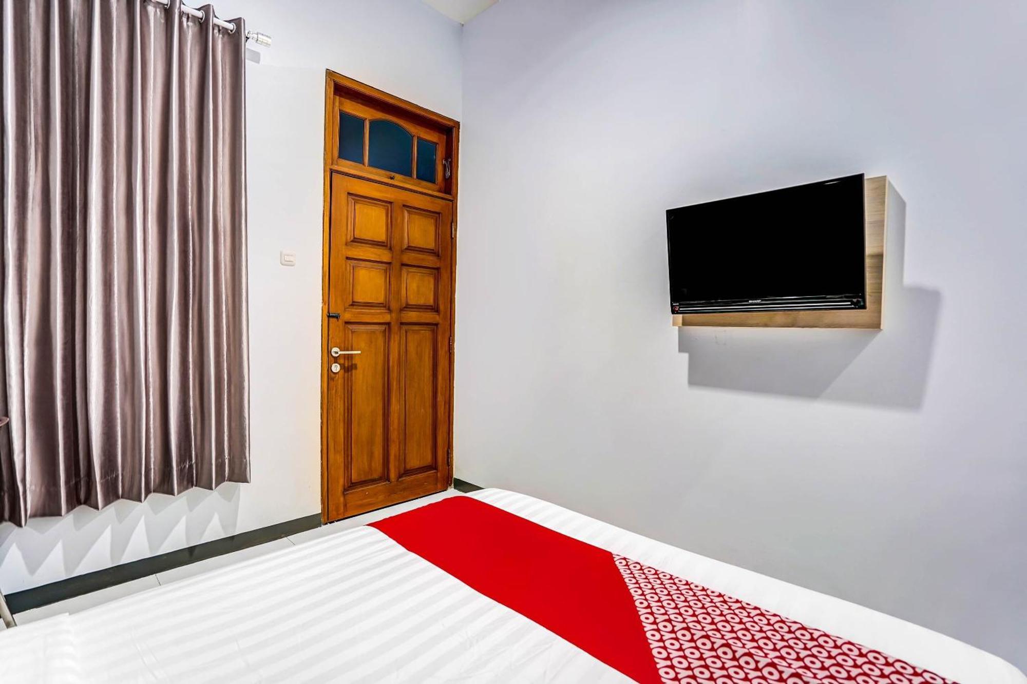 Oyo 90891 Parang Kusumo Residence Krembangan Εξωτερικό φωτογραφία