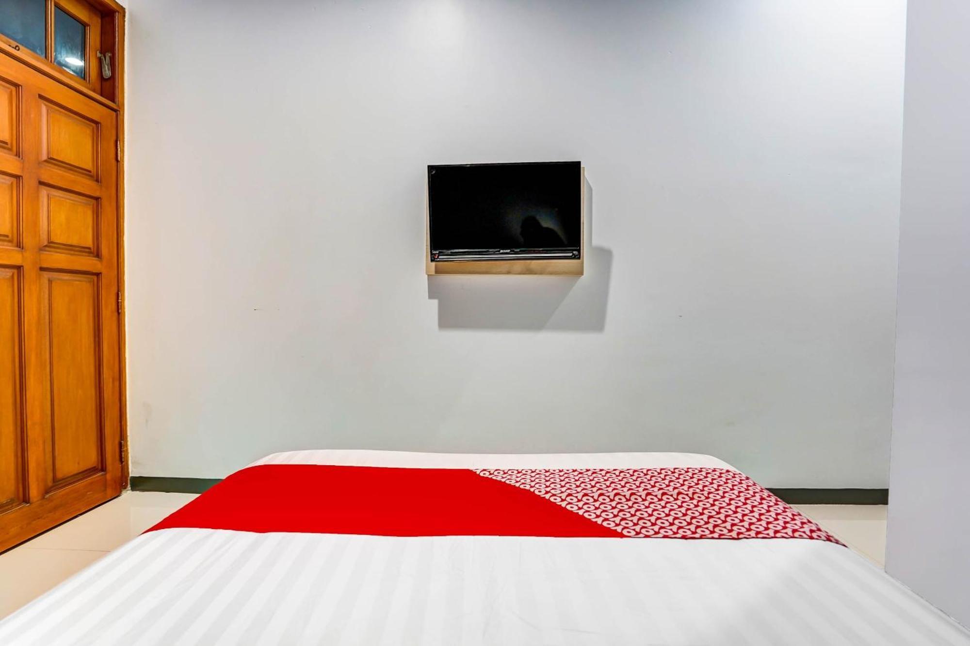 Oyo 90891 Parang Kusumo Residence Krembangan Εξωτερικό φωτογραφία