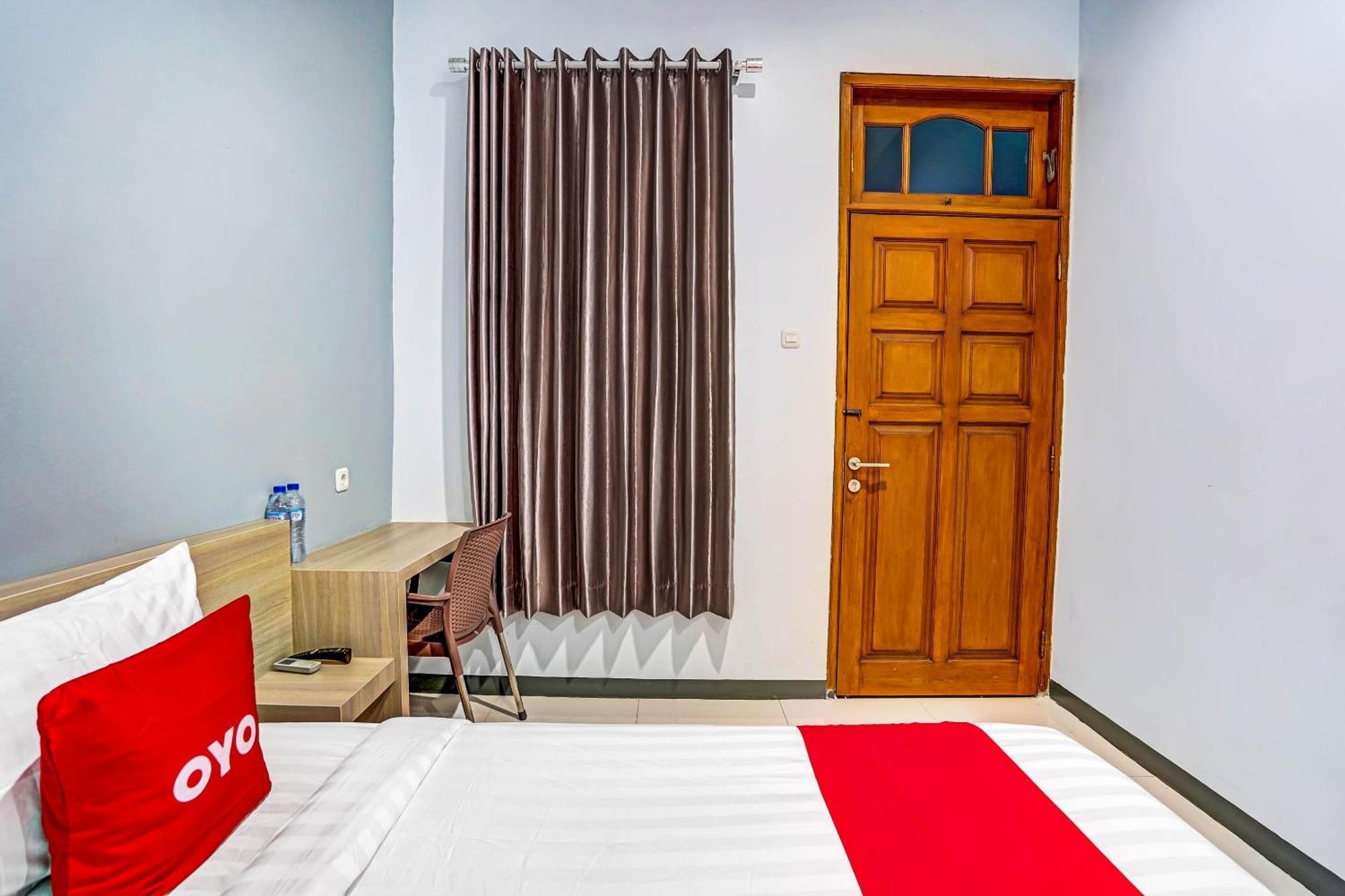 Oyo 90891 Parang Kusumo Residence Krembangan Εξωτερικό φωτογραφία