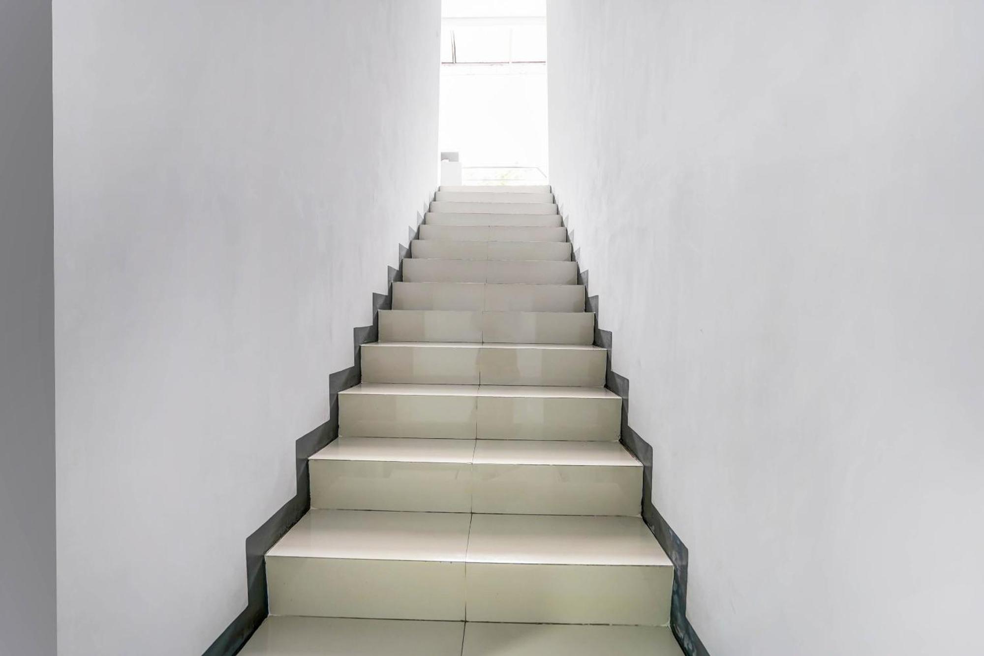 Oyo 90891 Parang Kusumo Residence Krembangan Εξωτερικό φωτογραφία