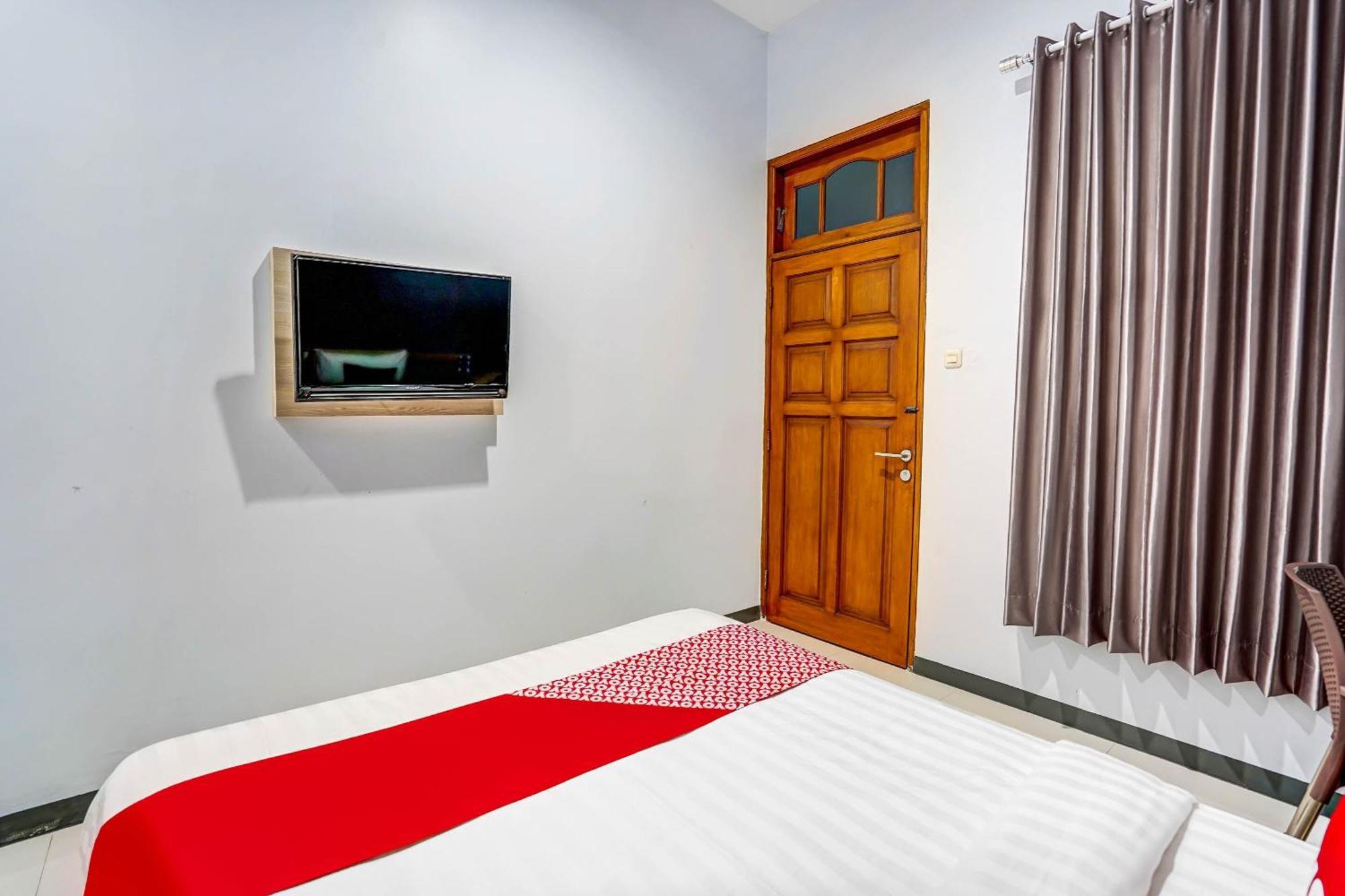 Oyo 90891 Parang Kusumo Residence Krembangan Εξωτερικό φωτογραφία