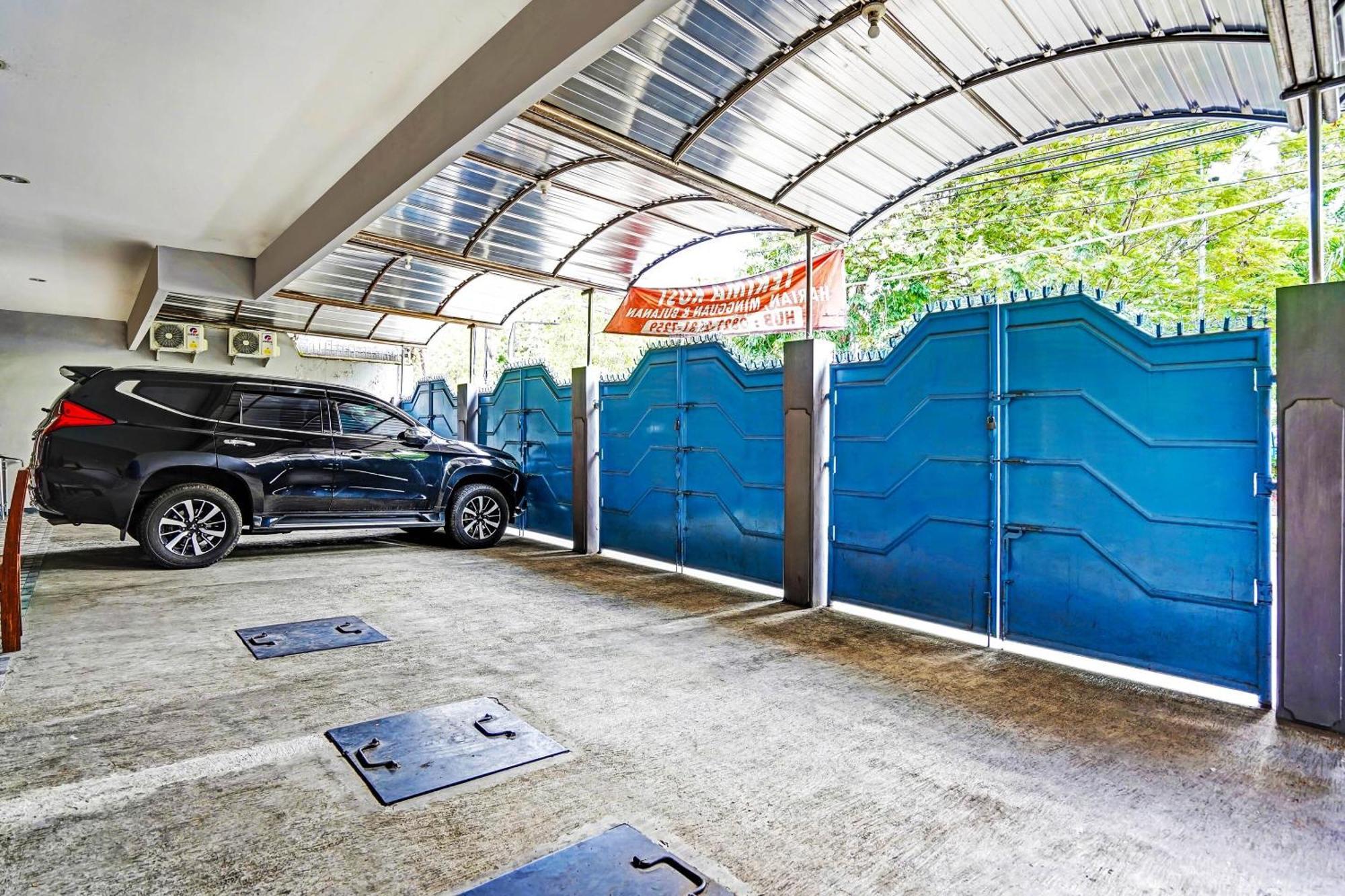 Oyo 90891 Parang Kusumo Residence Krembangan Εξωτερικό φωτογραφία