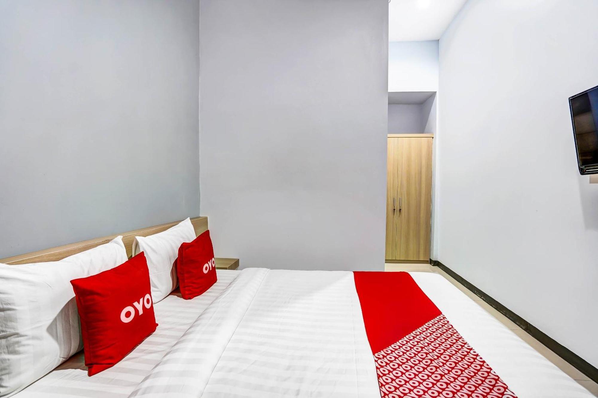 Oyo 90891 Parang Kusumo Residence Krembangan Εξωτερικό φωτογραφία