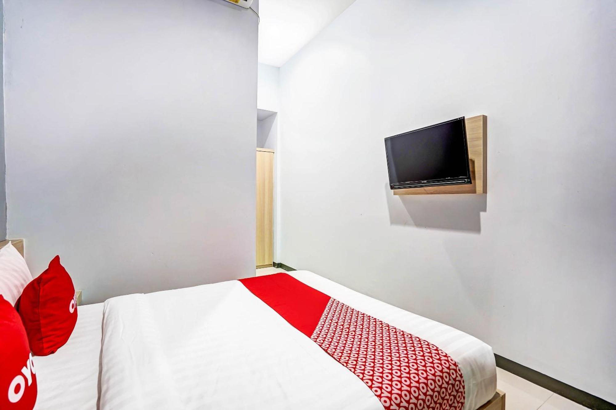 Oyo 90891 Parang Kusumo Residence Krembangan Εξωτερικό φωτογραφία