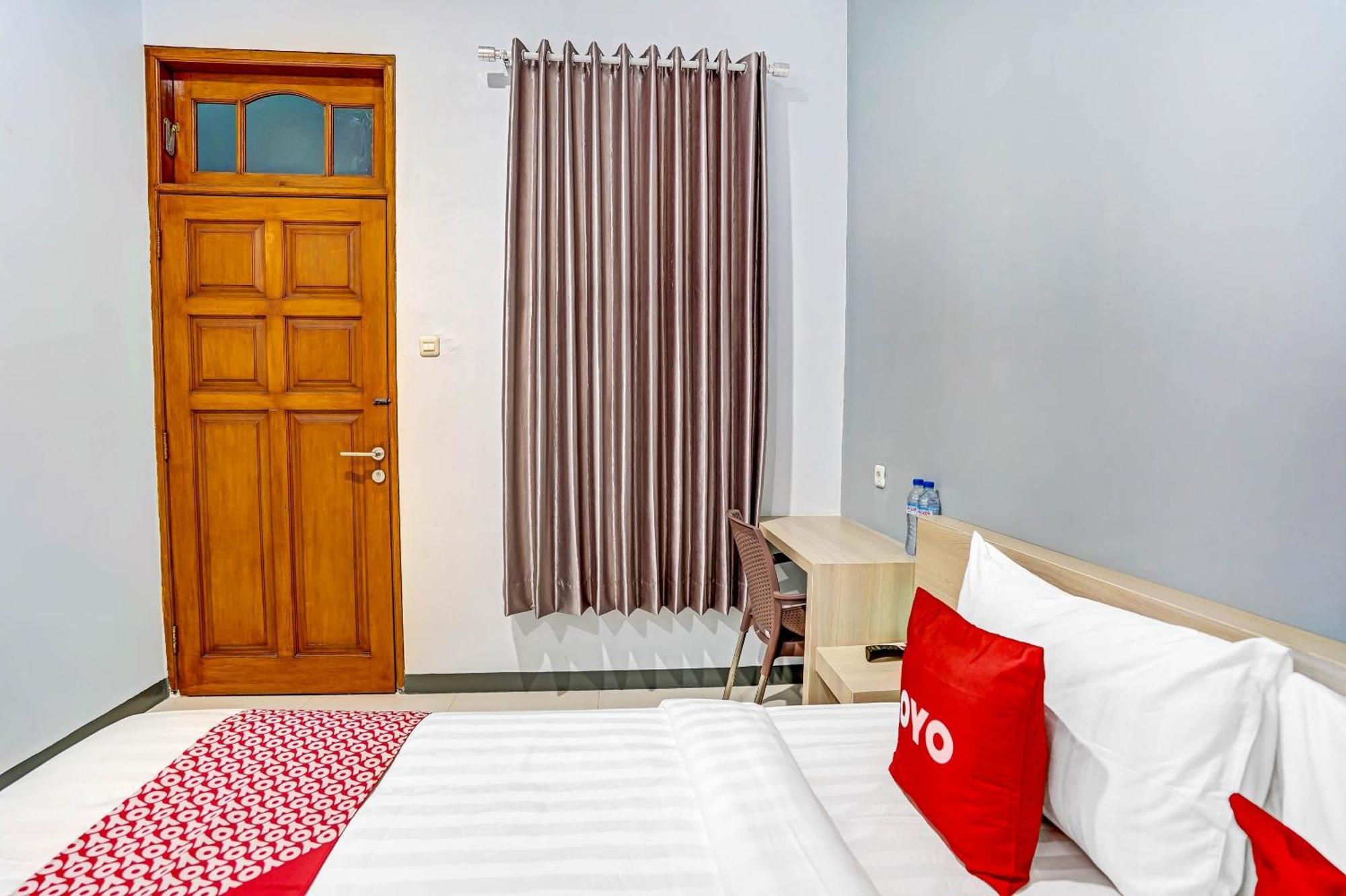 Oyo 90891 Parang Kusumo Residence Krembangan Εξωτερικό φωτογραφία