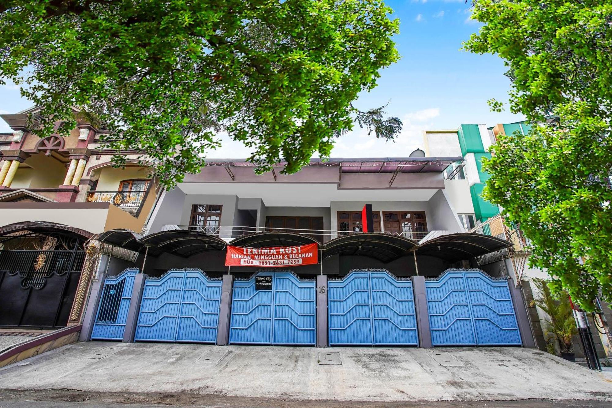 Oyo 90891 Parang Kusumo Residence Krembangan Εξωτερικό φωτογραφία