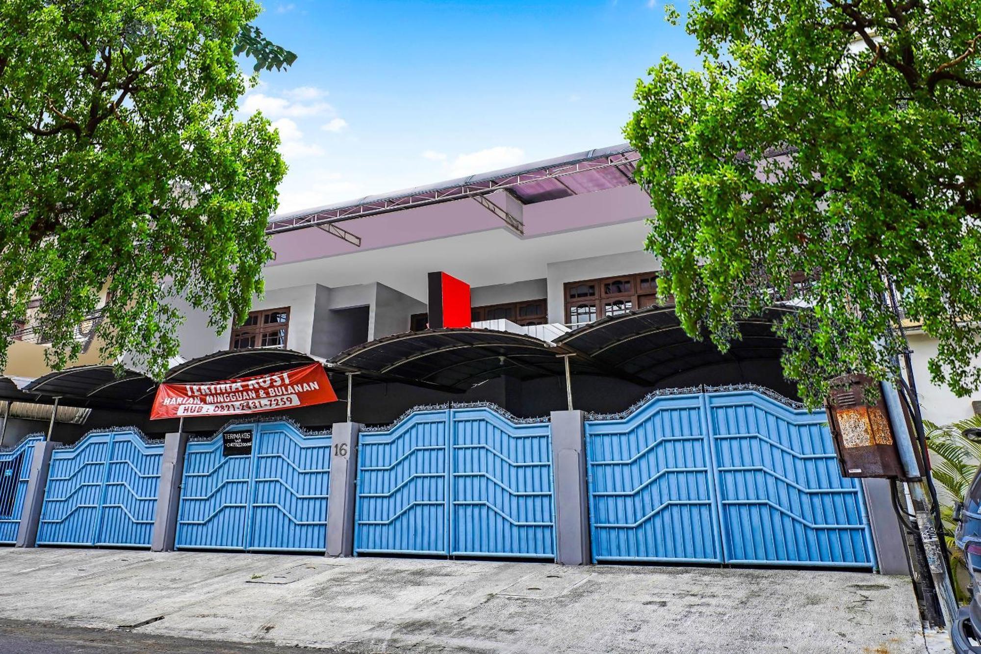 Oyo 90891 Parang Kusumo Residence Krembangan Εξωτερικό φωτογραφία
