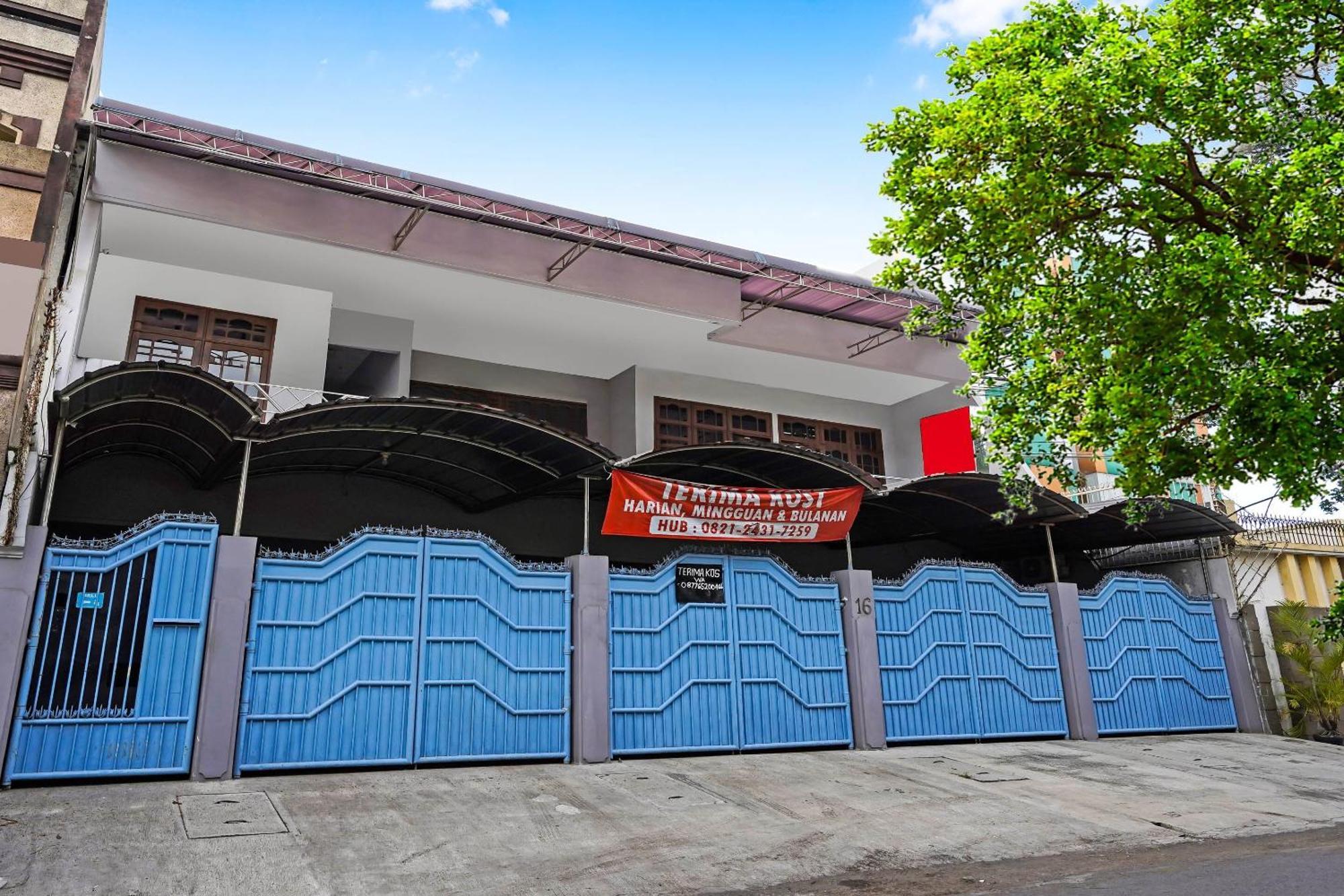 Oyo 90891 Parang Kusumo Residence Krembangan Εξωτερικό φωτογραφία