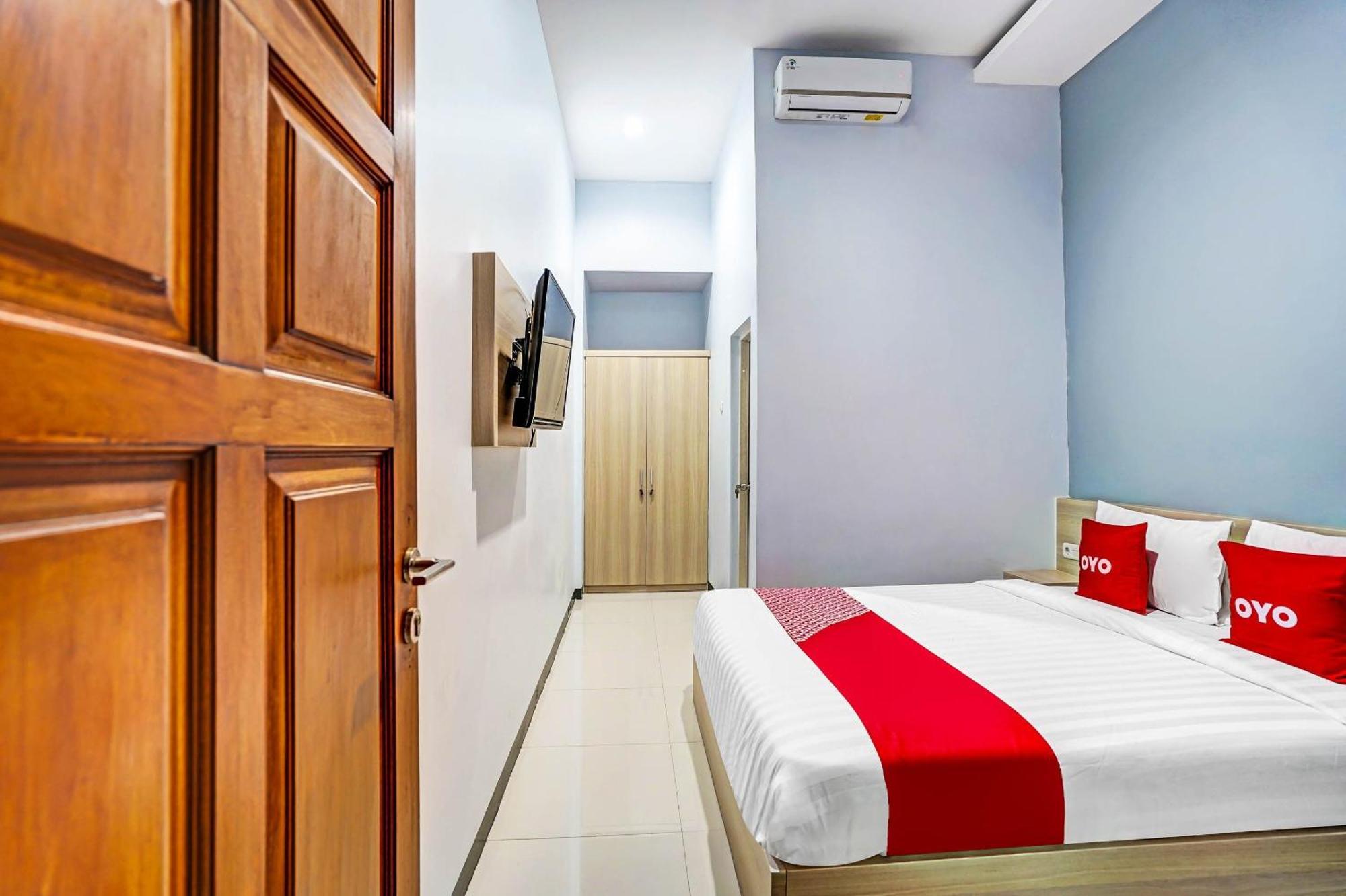 Oyo 90891 Parang Kusumo Residence Krembangan Εξωτερικό φωτογραφία